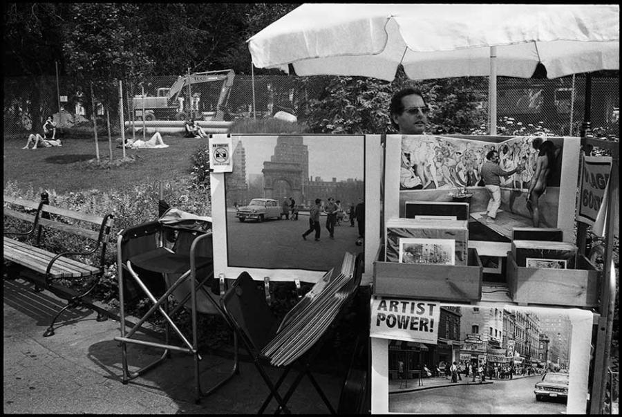 washington square park - black and white photo