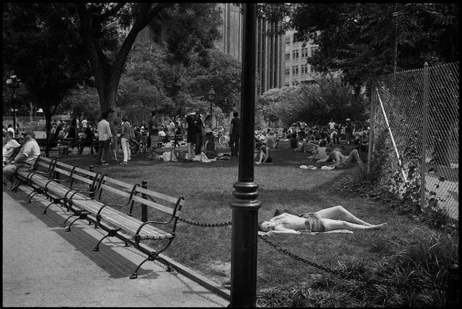 washington square park - black and white photo
