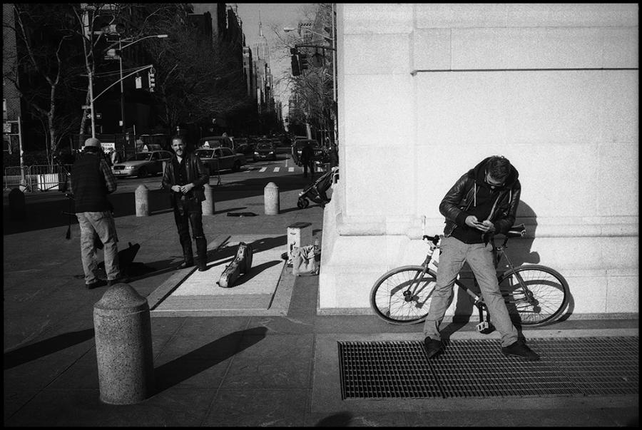 washington square park - black and white photo