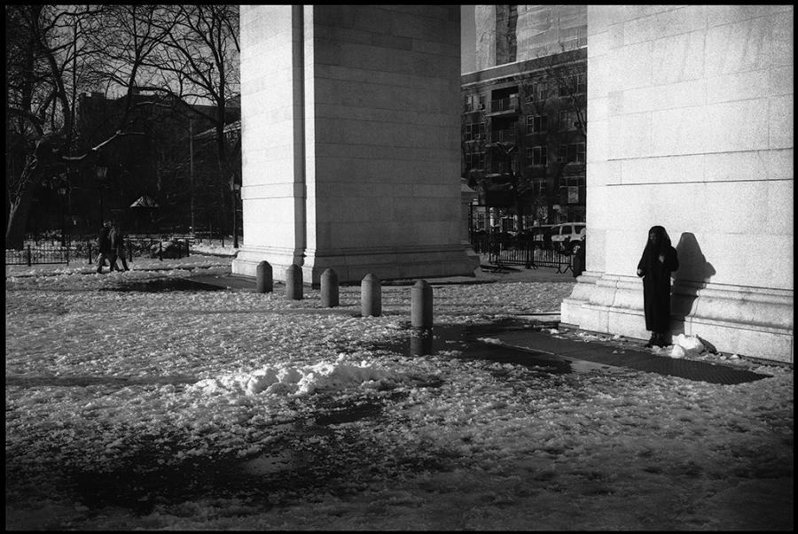 washington square park - black and white photo
