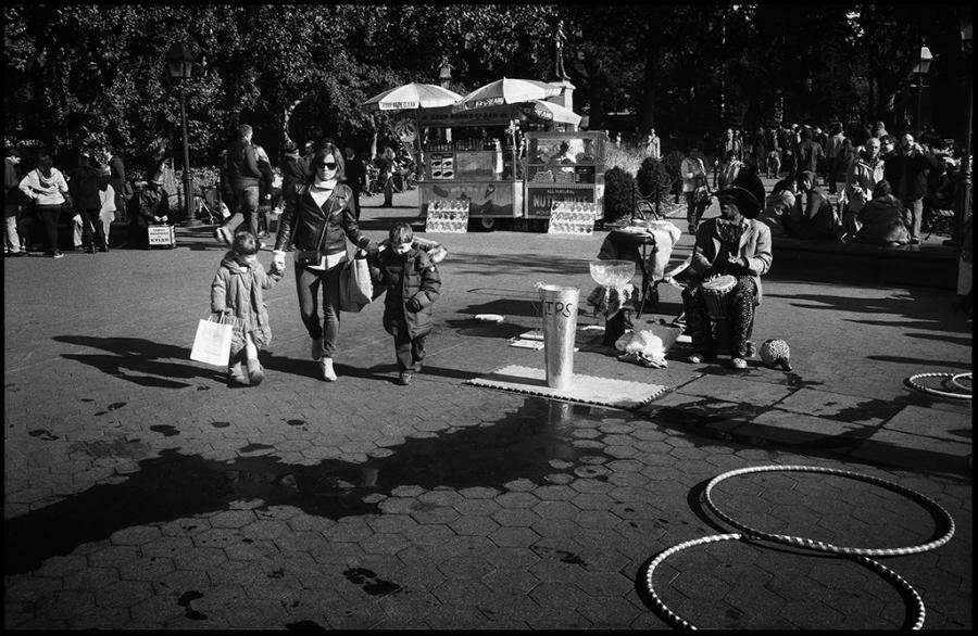 washington square park - black and white photo