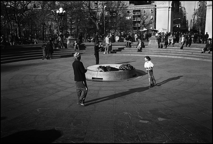 washington square park - black and white photo