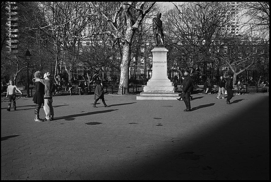 washington square park - black and white photo