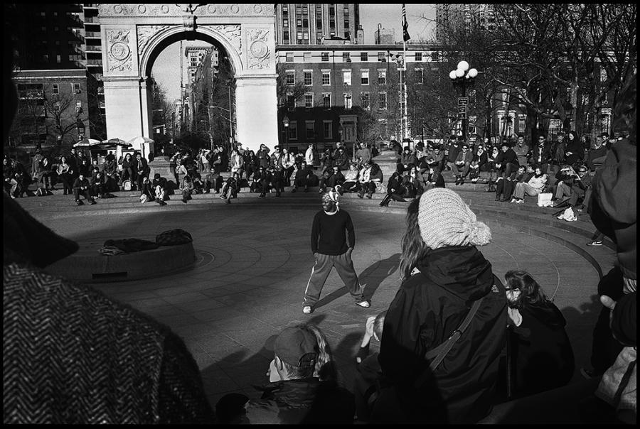 washington square park - black and white photo